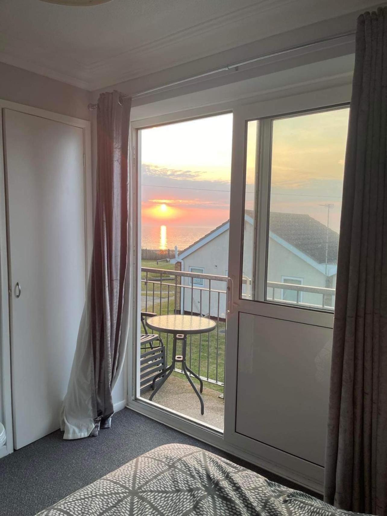 Villa Sea View 3-Bed Heated Pool Eat Bar Kids Park Lowestoft Exteriér fotografie